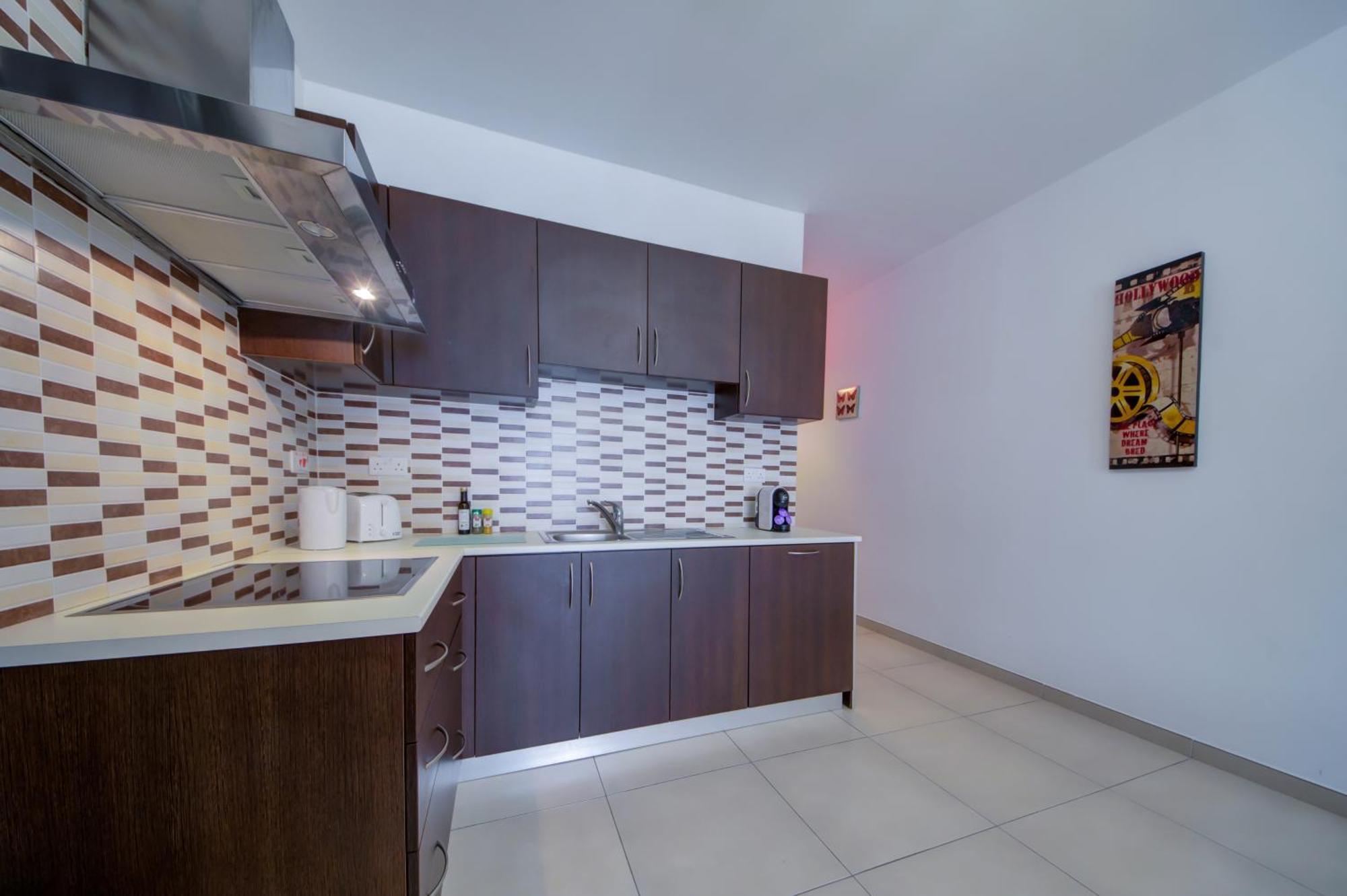 Prime Location, Modern Apartment In St Julian'S, Paceville, Apt 8 By Vaganza San Ġiljan Buitenkant foto